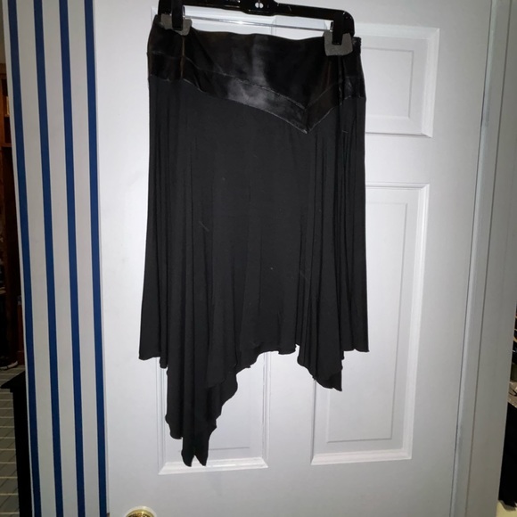 Derek Green Skirt - Picture 1 of 4